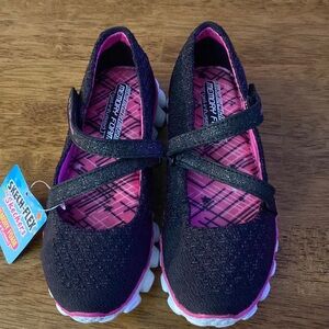 Skechers shoes girls size 11 US